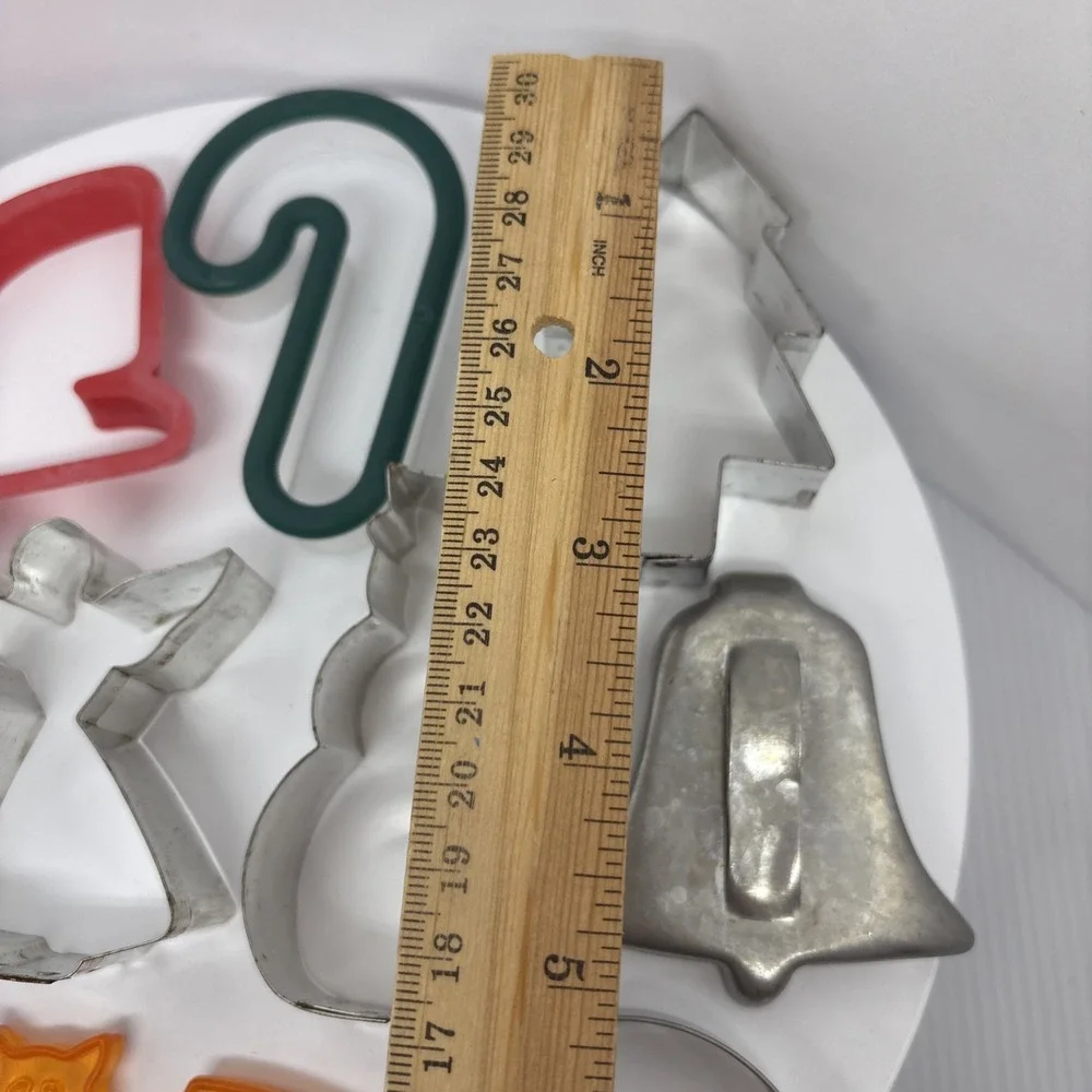 Mixed Lot of 9 Cookie Cutters 5 Metal‎ 4 Plastic Holiday Bat Angel Sleigh Bell